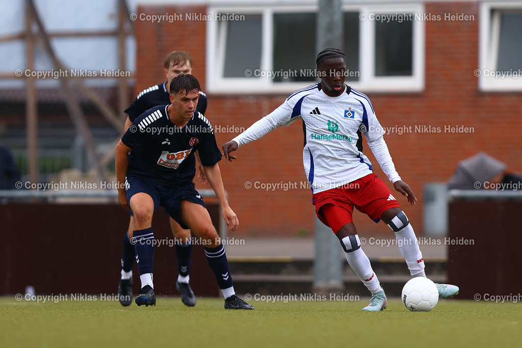 NH_BillstedtCup2025_Turnier_12072025 | Joris Bente (FC Eintracht Norderstedt), Glory Kiveta (Hamburger SV U21)Fußball I Herren I Billstedt Cup 2025 I Saison 2025-2026  I Finale I FC Eintracht Norderstedt - Hamburger SV U21 I 12.07.2025 I Öjendorfer Weg - Realisiert mit Pictrs.com