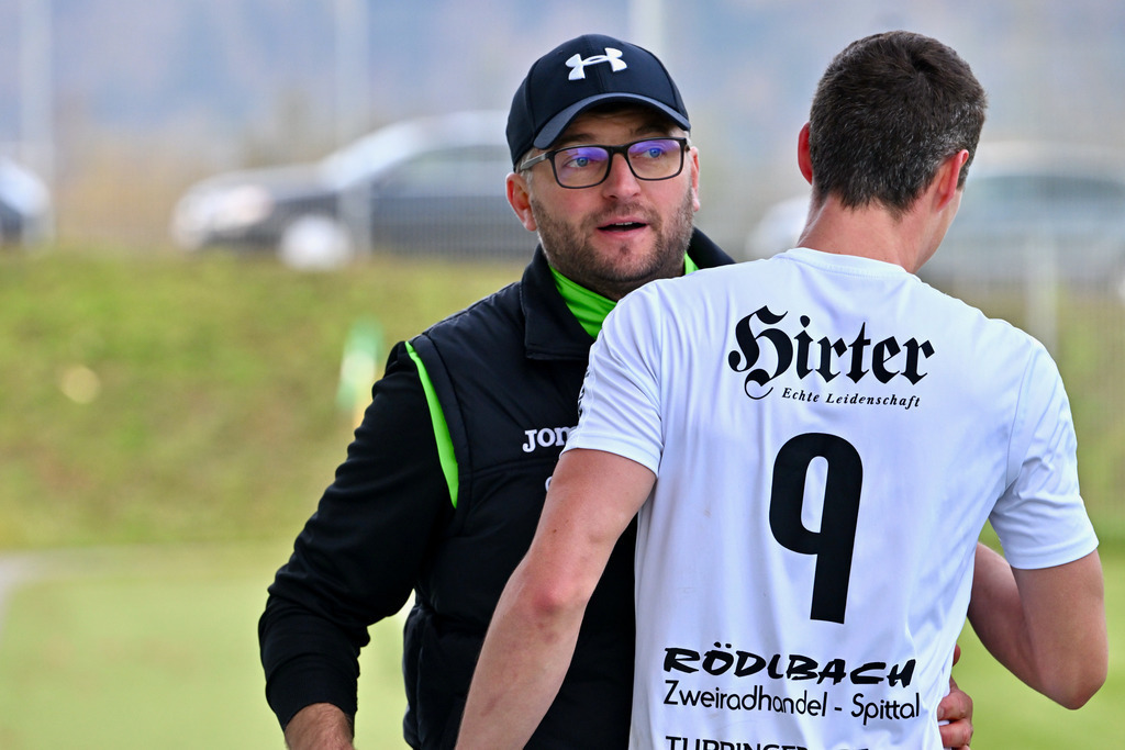 SC Landskron vs. FC Lendorf 12.11.2022 | Headcoach FC Lendorf Christoph Morgenstern, #9 Christian Kautz