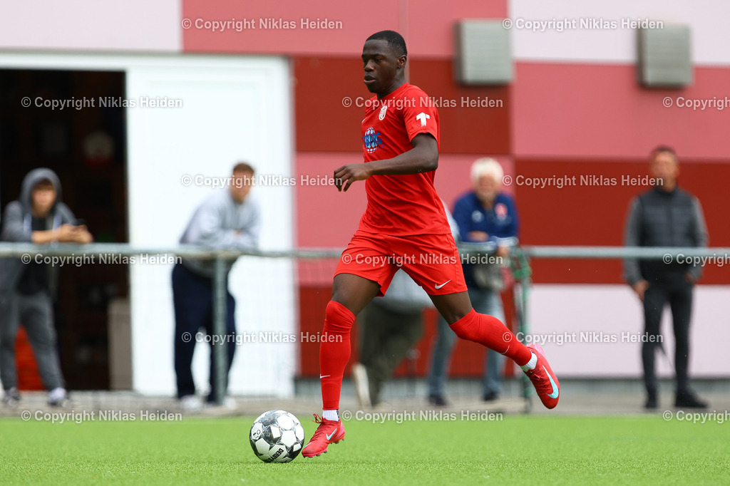NH_EimsbüttelerTV_TSBPinneberg_Testspiel_13072025 | #9 Abdul-Bassitou Alassani (Eimsbütteler TV)Fußball I Herren I Testspiel I Saison 2025-2026  I Eimsbütteler TV - TBS Pinneberg I 13.07.2025 I Sportplatz Bundesstraße - Realisiert mit Pictrs.com