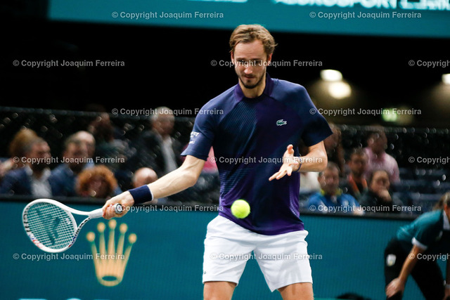 rolexmasters22_00173 | Paris, Frankreich 02.11.2022,  xabx Tennis ROLEX PARIS MASTERS 2022 Tag 3 v.li., Daniil MEDVEDEV - Realizzato con Pictrs.com