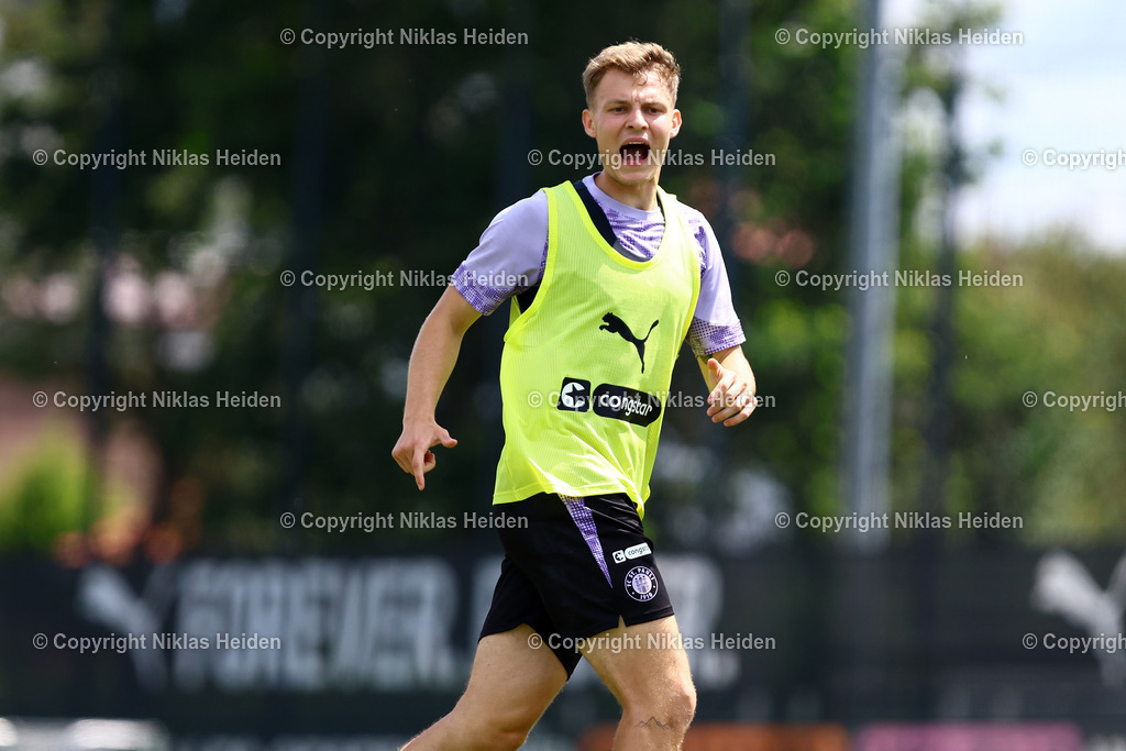 NH_FCStPauli_Training_11072025 | #4 David Nemeth (FC St. Pauli)Fußball I Herren I Training I Saison 2025-2026 I FC St. Pauli I 11.07.2025 I Trainingszentrum FC St. Pauli - Realisiert mit Pictrs.com
