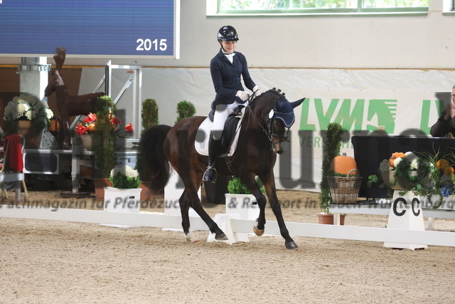 Gut Ising_2023_Prfg.Nr.13_Finale_Bayern-Pony-Cup_Victoria Vorreiter_Snowflake Narducci (4) | Alle Fotos der Reiterjournal Fotografin Doris Matthaes im Reiterjournal Online-Fotoshop. - Realisiert mit Pictrs.com