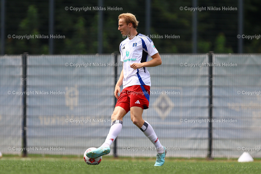 NH_HamburgerSVU21_HolsteinKielU23_Testspiel_20072025 | #5 Lukas Leonard Bornschein (Hamburger SV U21)Fußball I Herren I Testspiel I Saison 2025-2026  I Hamburger SV U21 - Holstein Kiel U23 I 20.07.2025 I Alexander-Otto-Akademie - Realisiert mit Pictrs.com