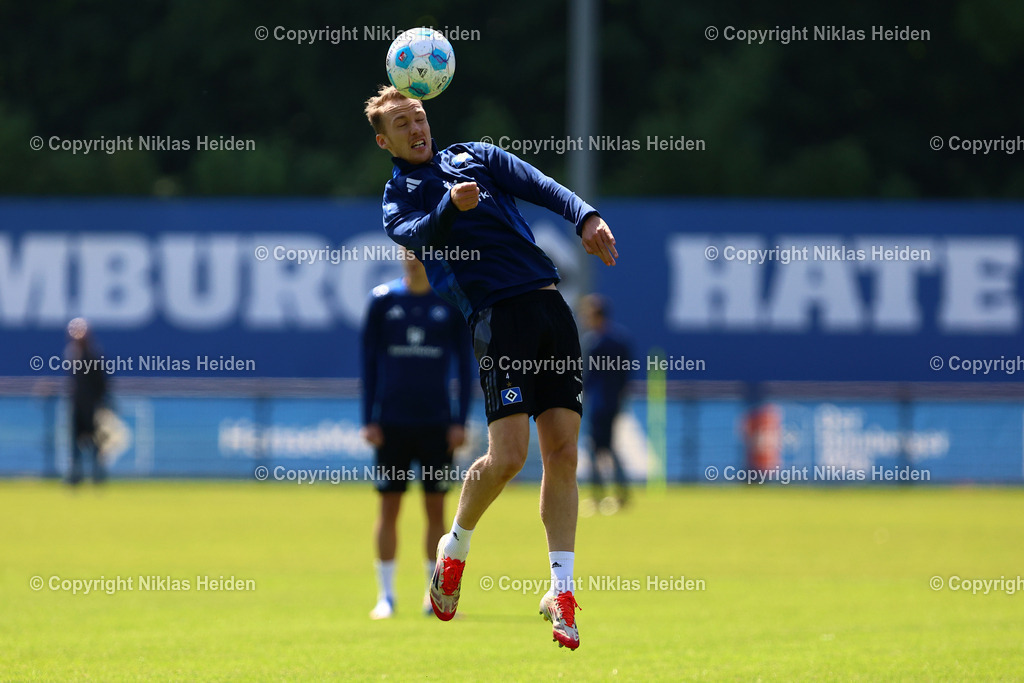 NH_HamburgerSV_Training_16052025 | #4 Sebastian Schonlau (Hamburger SV)Fußball I Herren I Training I Saison 2024-2025 I Hamburger SV I 16.05.2025 I Trainingsplätze Volksparkstadion - Realisiert mit Pictrs.com